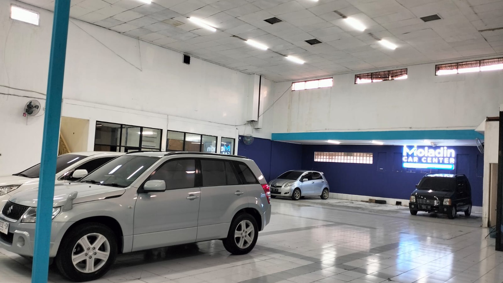 Disewakan Tempat Usaha  Raya Kertajaya Surabaya Pusat (Ex Showroom Mobil)