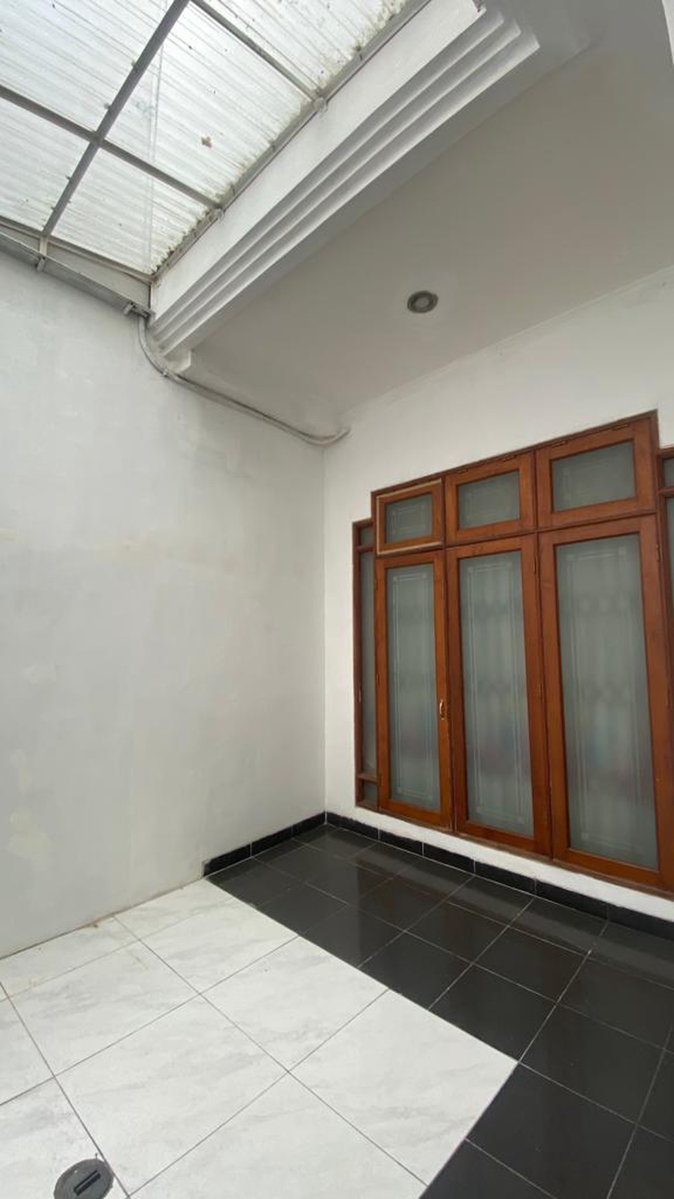 RUMAH DISEWA JALAN CIPAKU KEBAYORAN BARU JAKARTA SELATAN