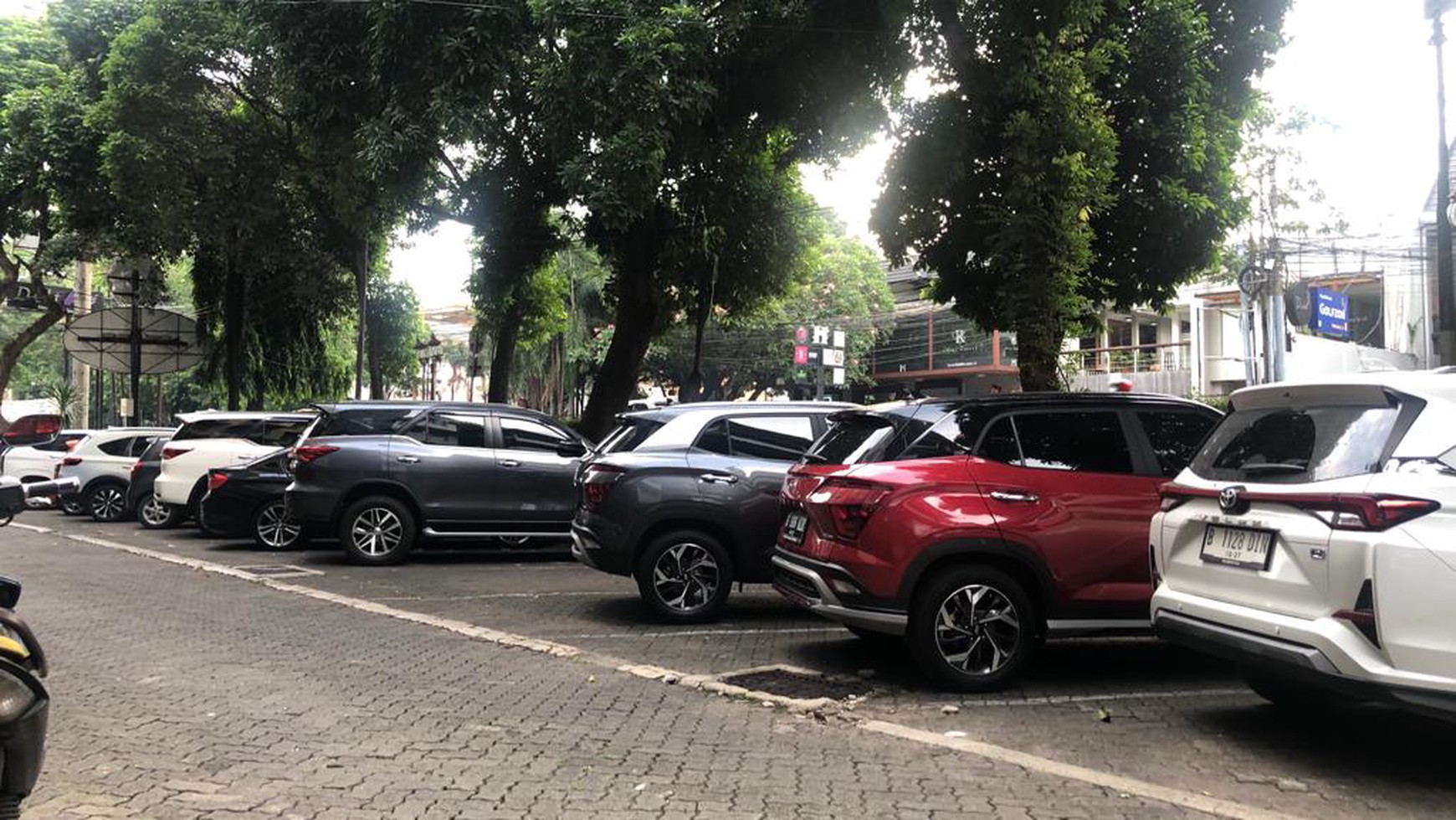 Ruko 5 lantai Strategis dekat Blok M di Kebayoran Baru , jakarta Selatan 