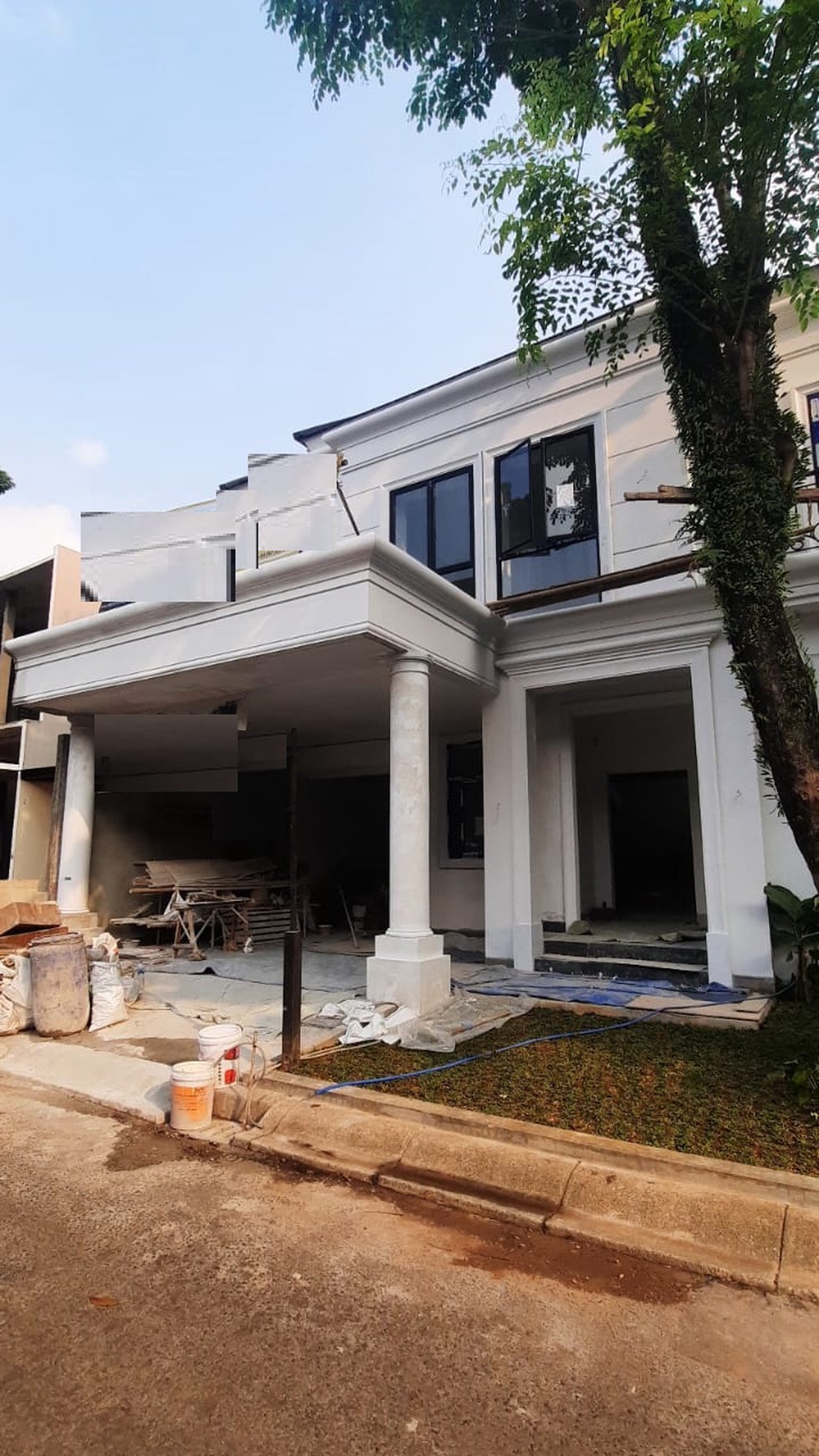 Rumah brand new, dengan swimming Pool di Bintaro Sektor 9