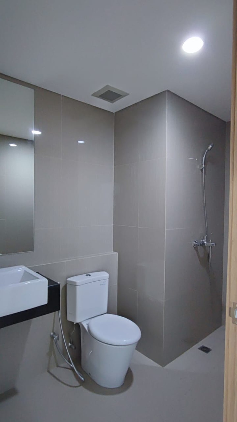 Dijual Full Furnished Apart Embarcadero Tower Western Wing Bintaro Sektor 9, Tangerang Selatan 