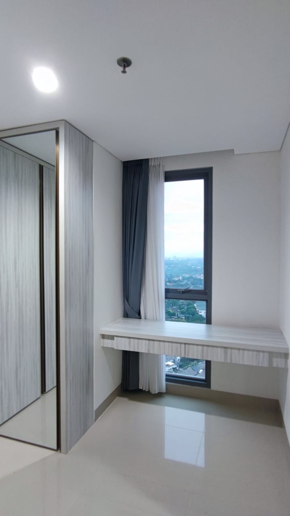 Dijual Full Furnished Apart Embarcadero Tower Western Wing Bintaro Sektor 9, Tangerang Selatan 