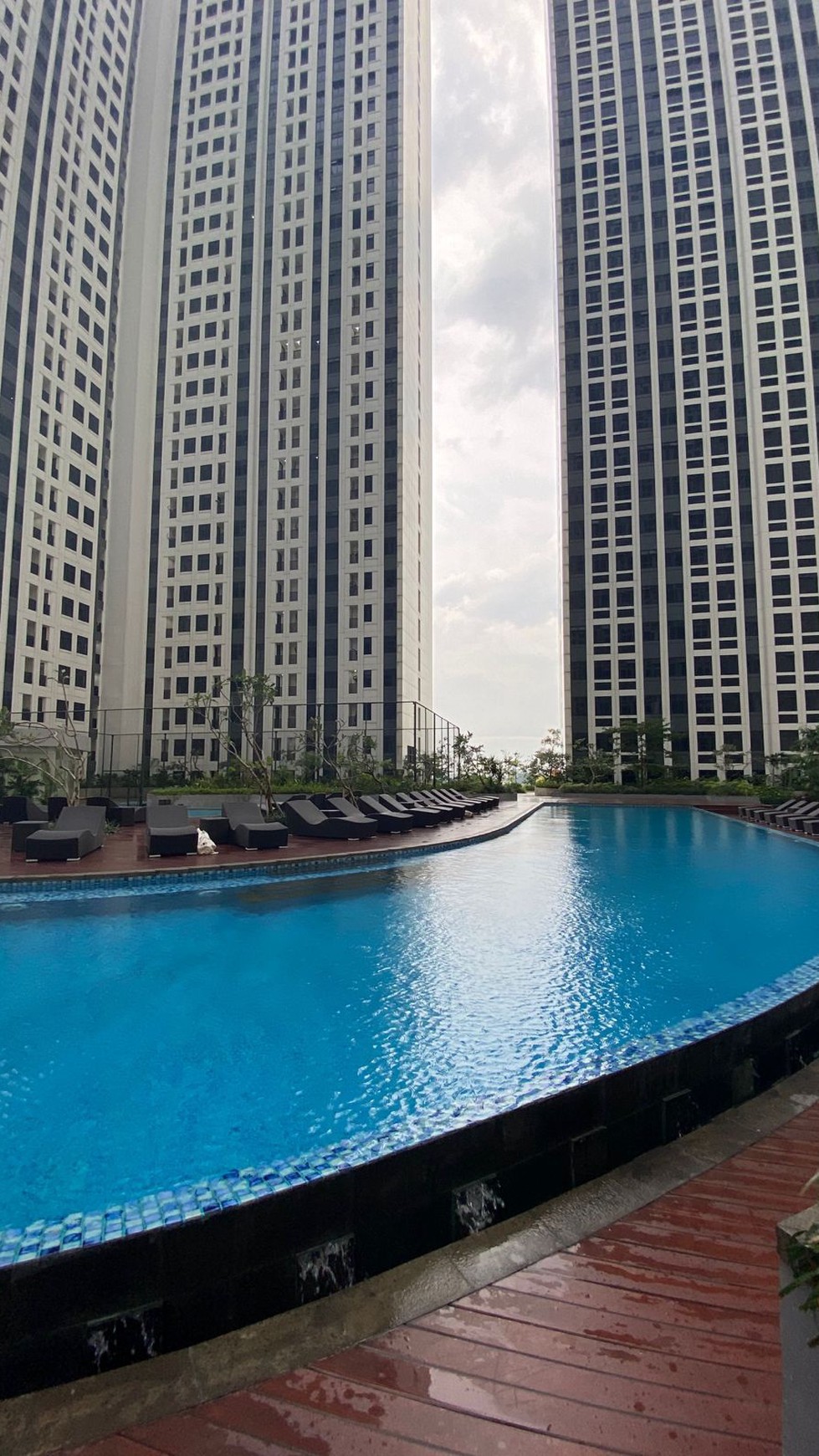 Apartemen dengan City View 