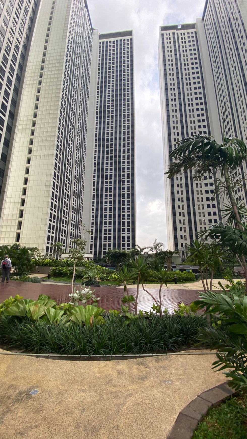 Apartemen dengan City View 