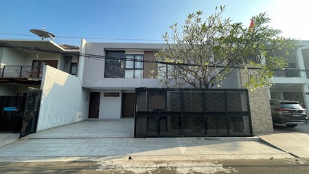 Rumah Semi Furnish, Interior Mewah  Di Janur Elok Luas 11x20m2