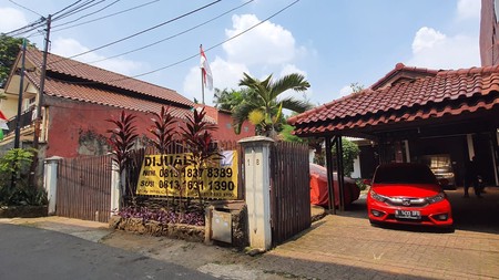 Rumah Tinggal dengan Sisa Tanah yang Sangat Luas di Pasar Rebo 