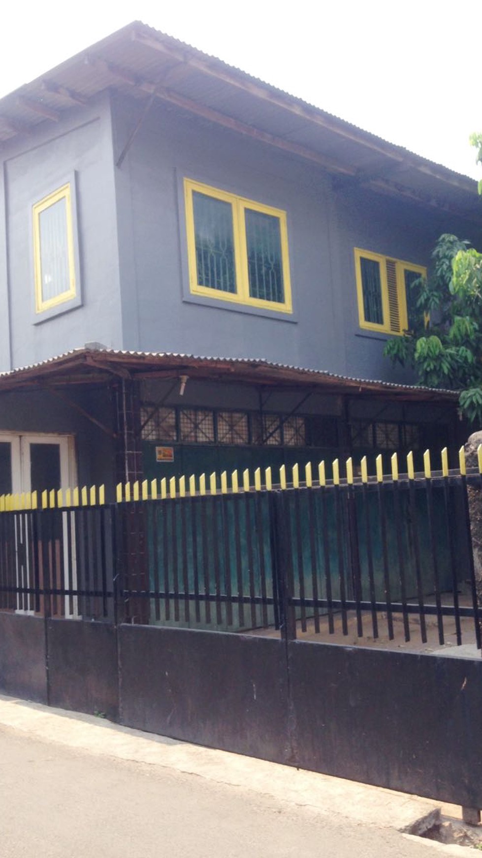 Rmh hitung hrg tanah , siap bangun, cocok utk tmpt usaha.. lokasi strataegis di Pondok Aren. Shm. Hrg nego. Dekat dg pasar , area kuliner , sekolah , mesjid