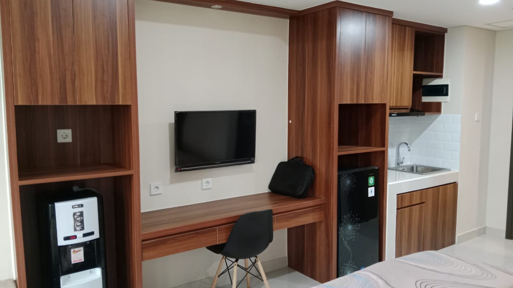 APARTEMEN  FULL FURNISHED  DI POLLUX  CHADSTONE ( TOWER CRYSTAL) 