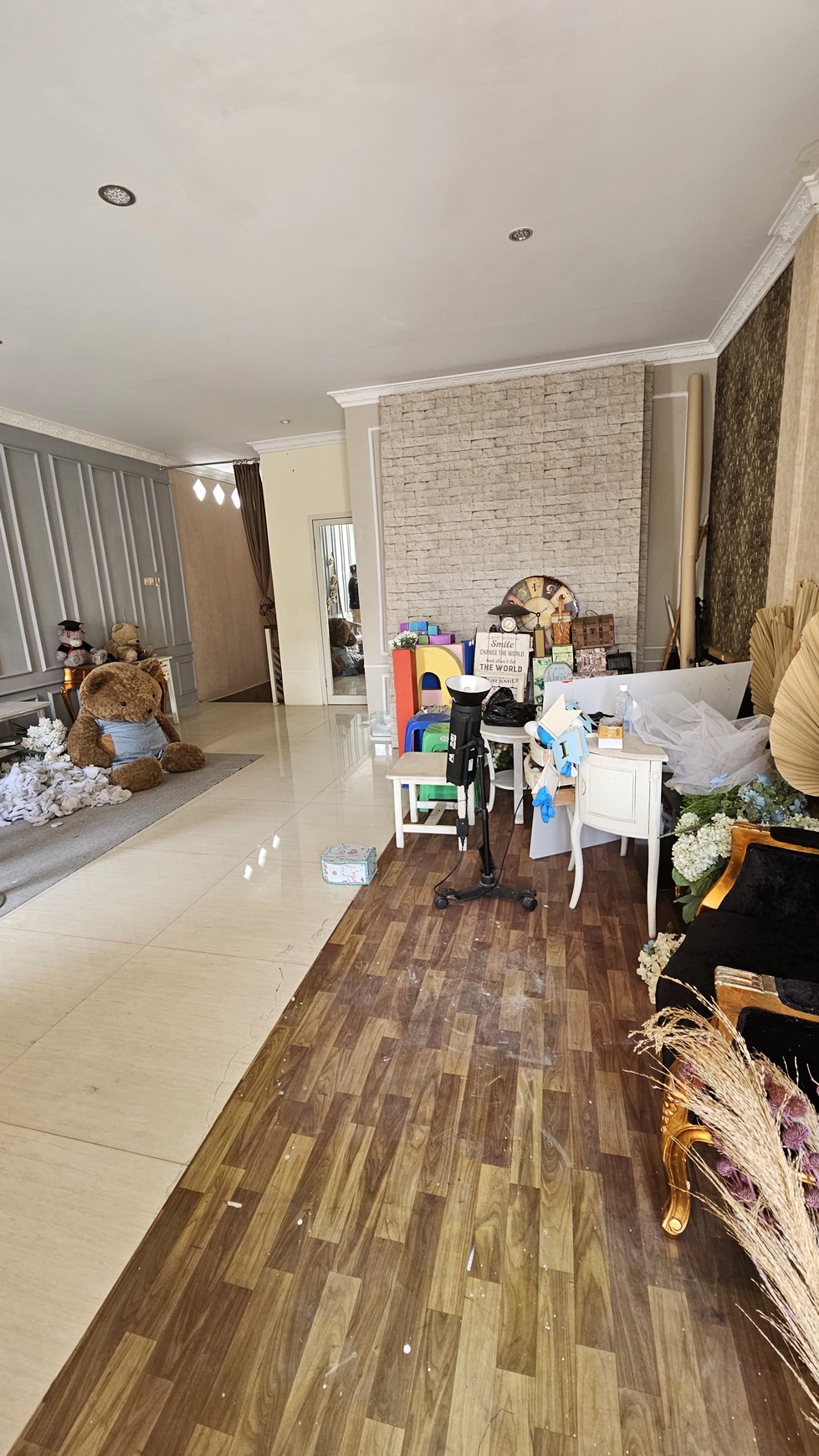 Dijual Rumah design Seperti Ruko Bangunan Bagus Raya Darmo Permai Cocok Untuk Segala Usaha