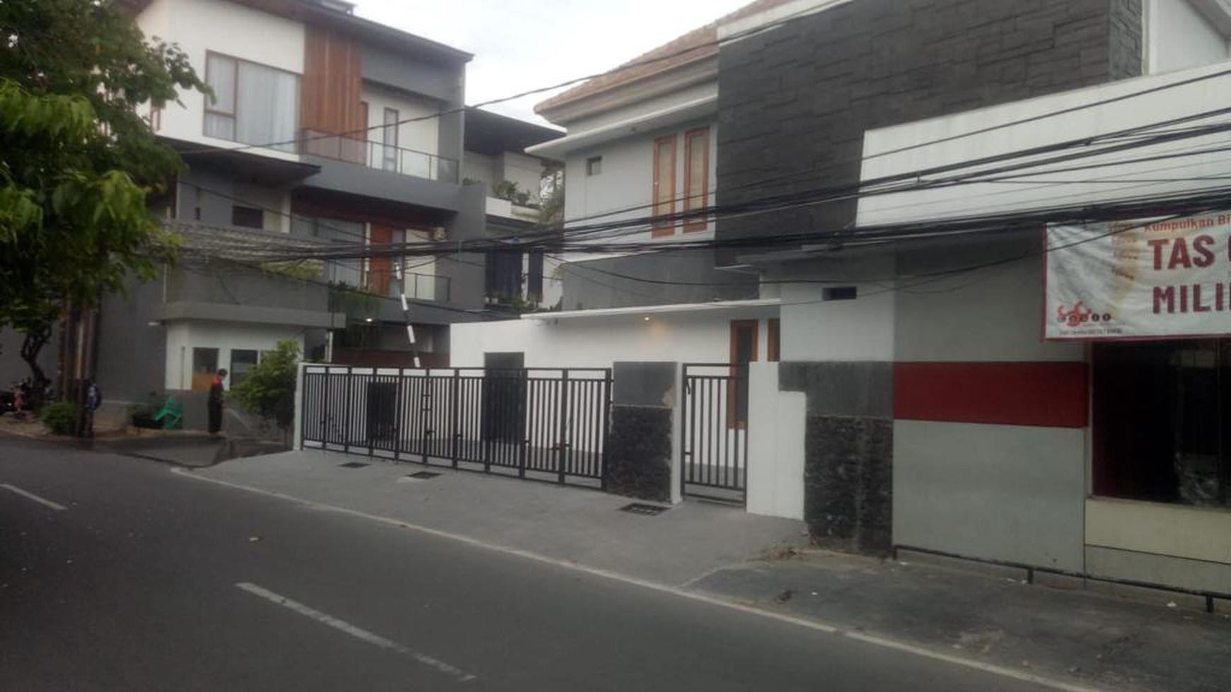 Disewakan bangunan/ruang usaha untuk restoran, Lokasi Cipete, pinggir jalan raya