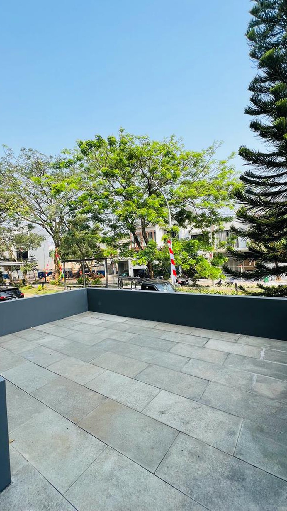 Rumah Cantik Dan Murah Depan taman Di Kebayoran Village Bintaro