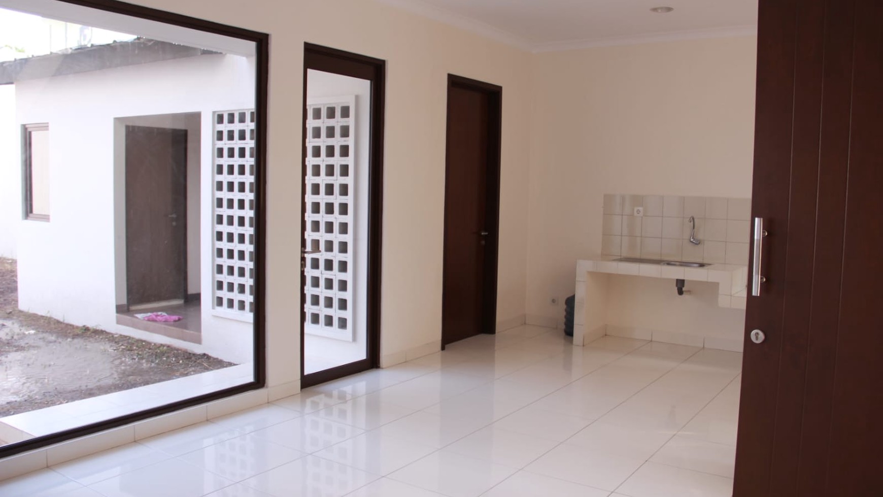 Rumah depan taman di Avani