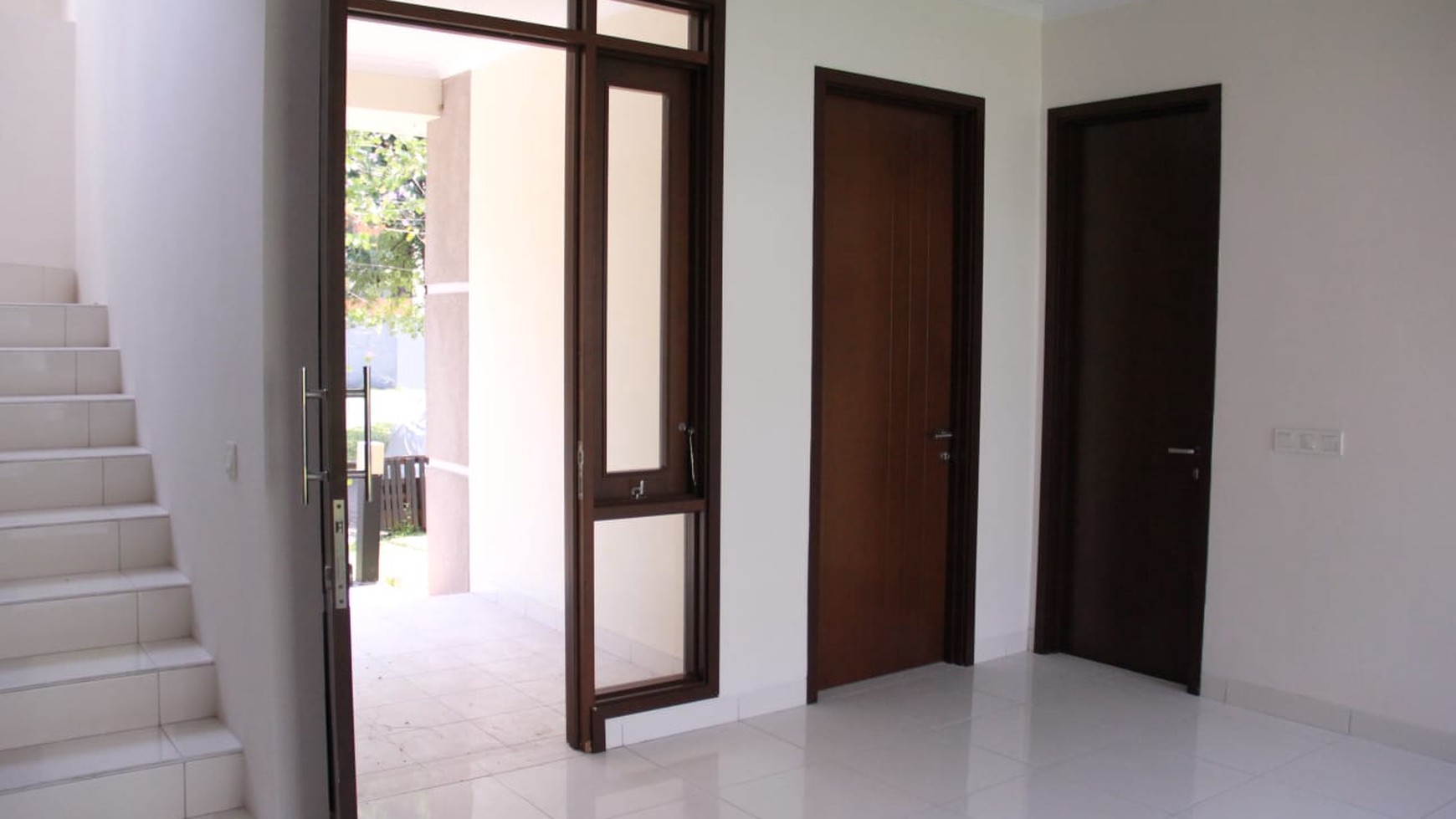 Rumah depan taman di Avani