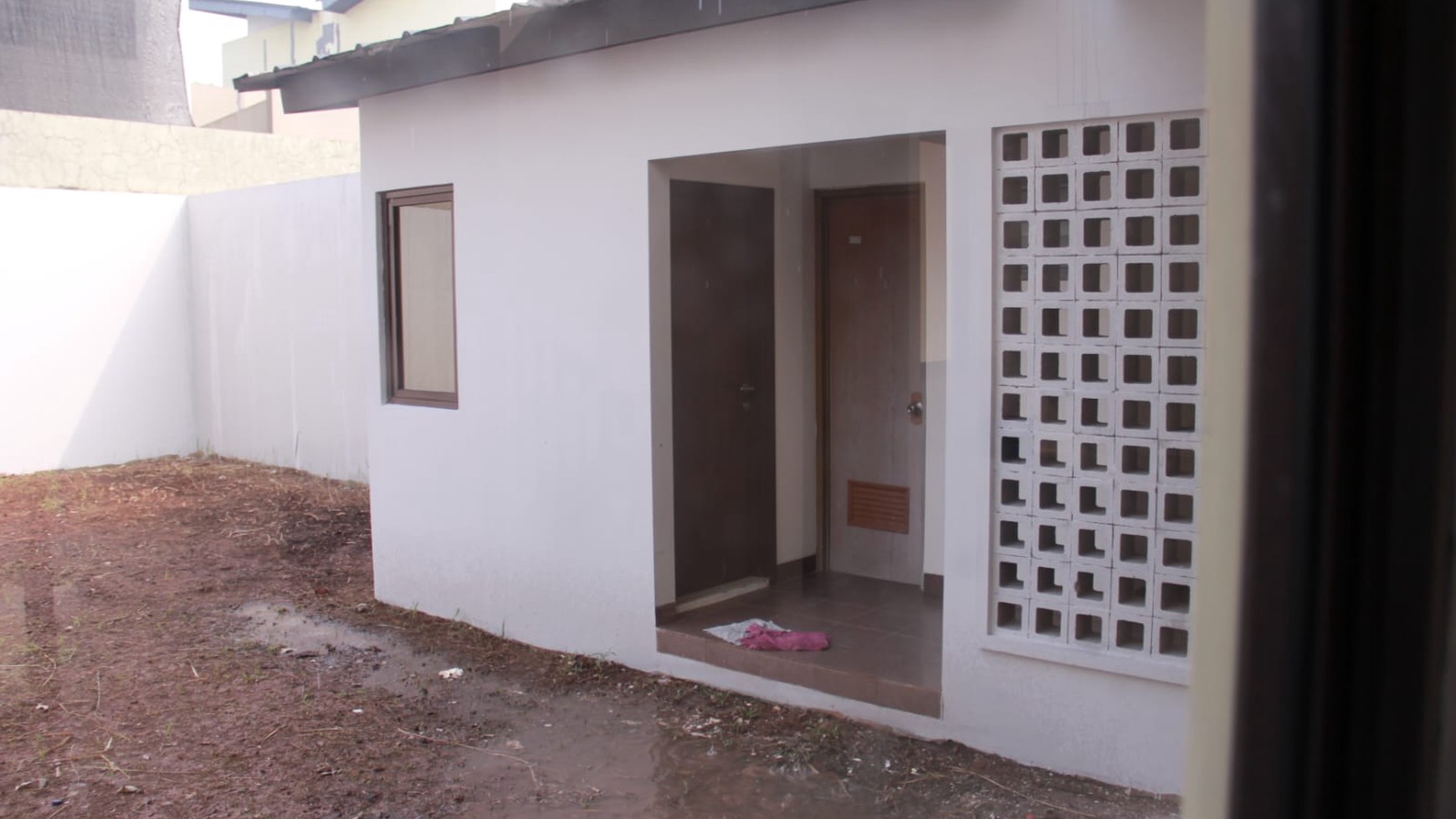 Rumah depan taman di Avani