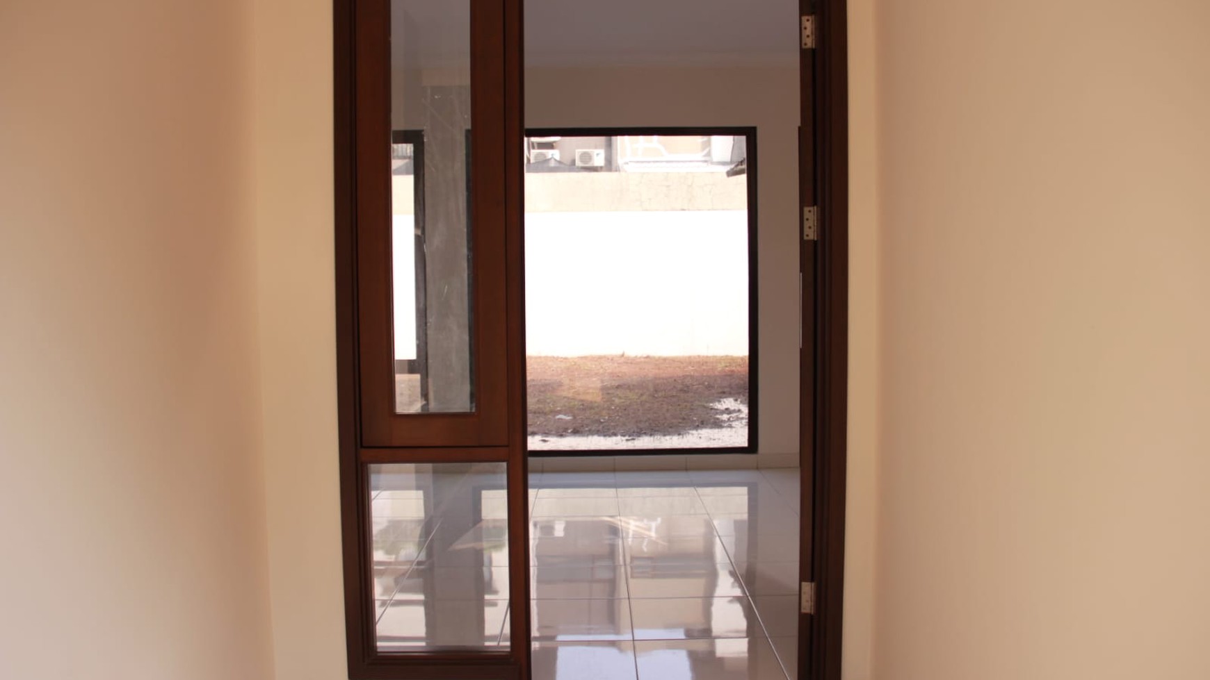 Rumah depan taman di Avani