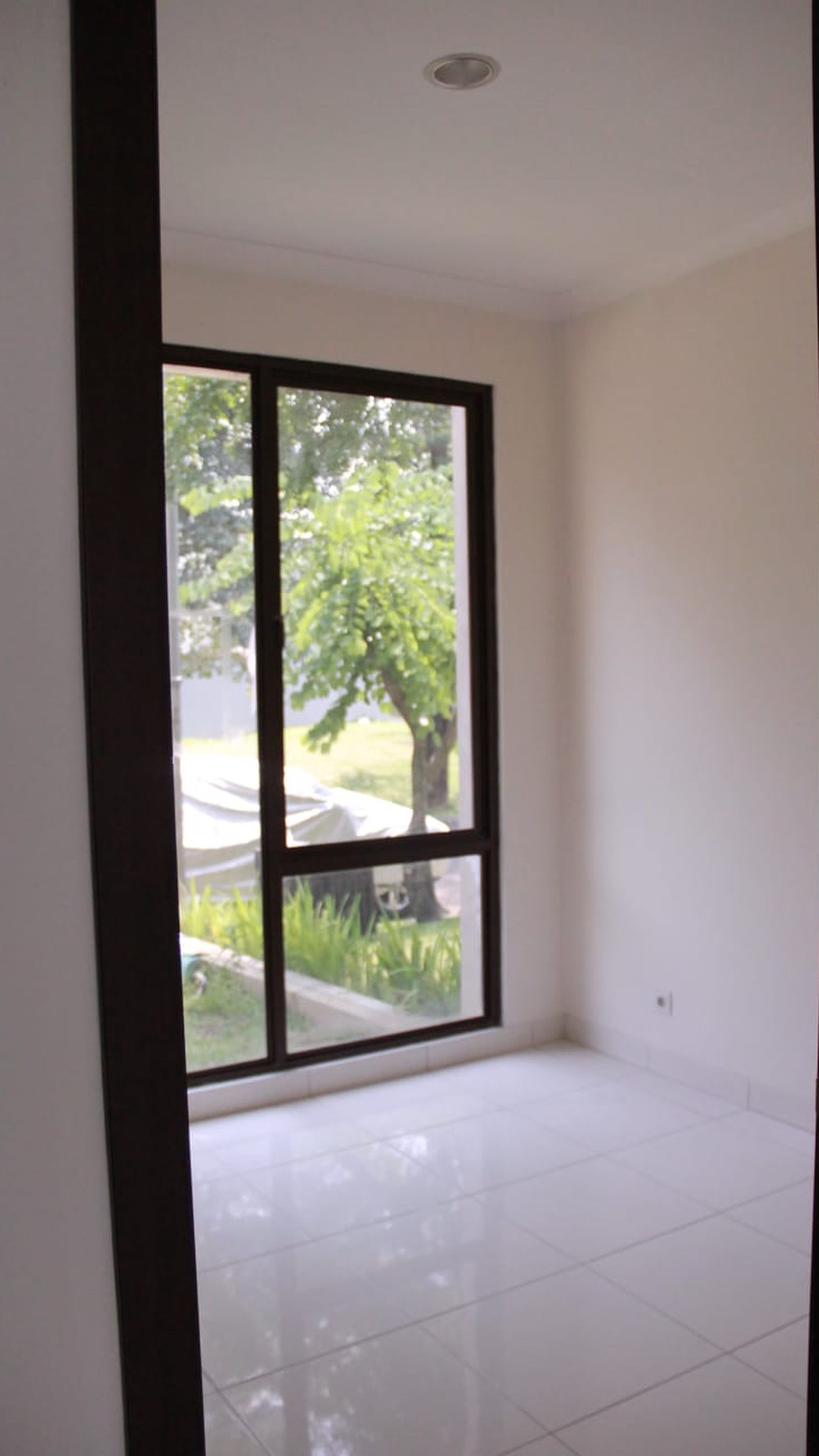 Rumah depan taman di Avani