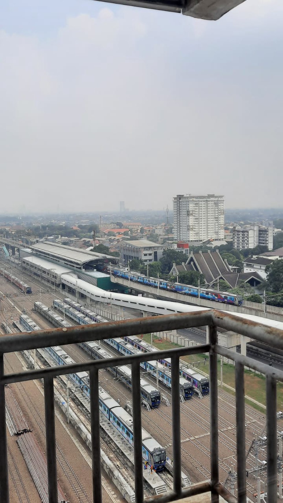 Apartemen siap huni, lokasi strategis dekat dengan St. MRT di Jakarta Selatan.