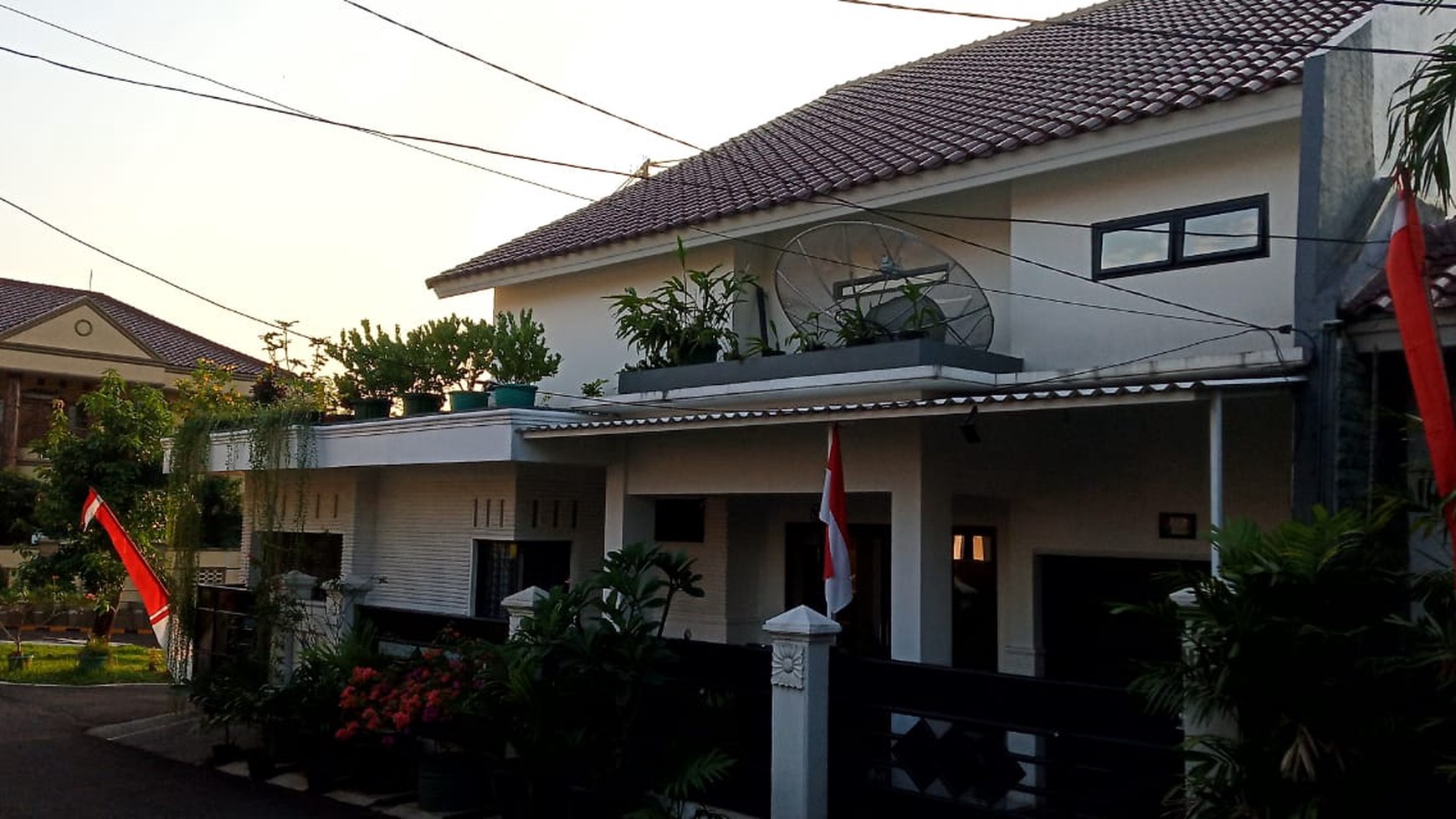 Rumah dua lantai Asri Kokoh di Arun Dina Cibubur