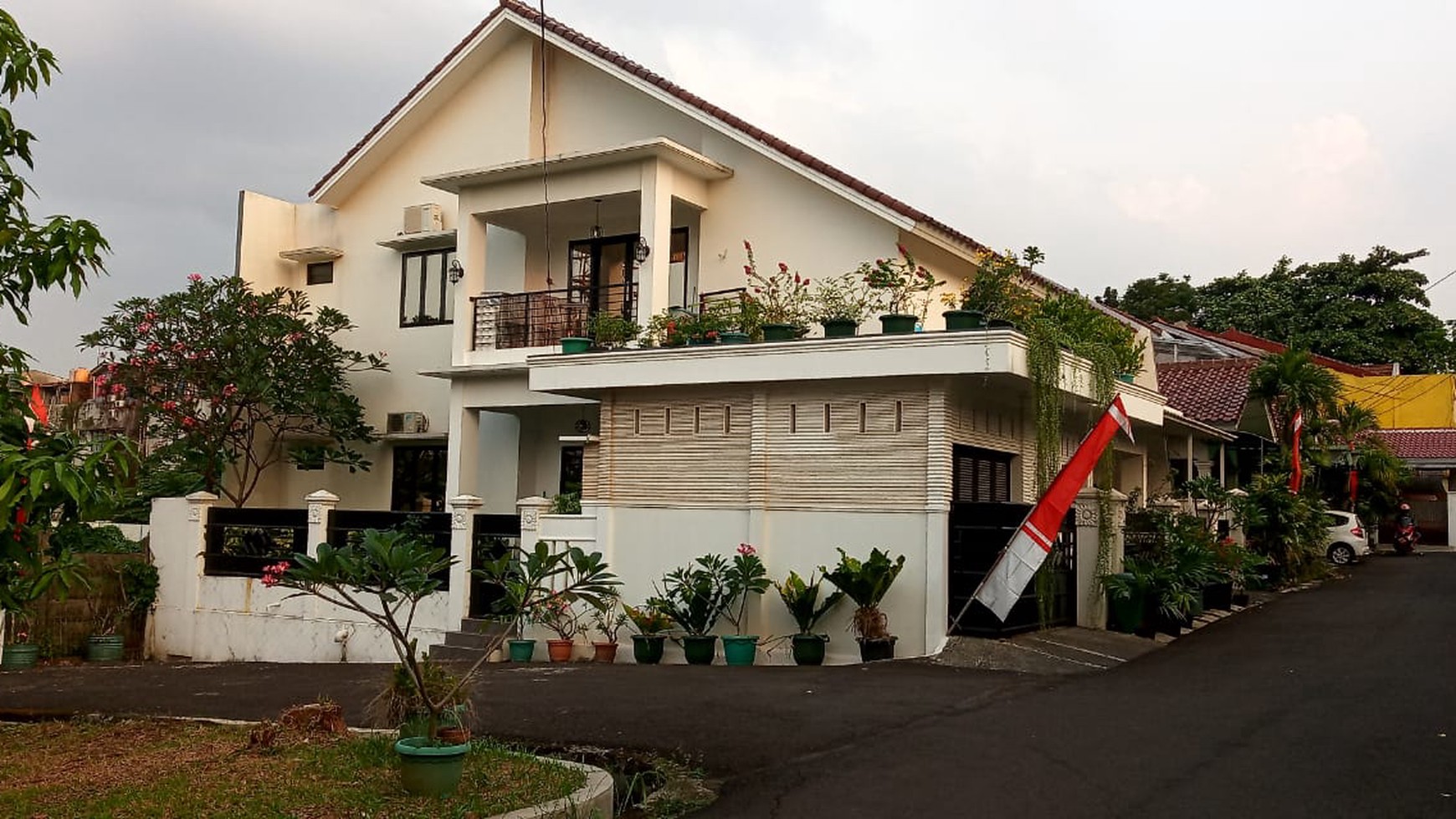 Rumah dua lantai Asri Kokoh di Arun Dina Cibubur