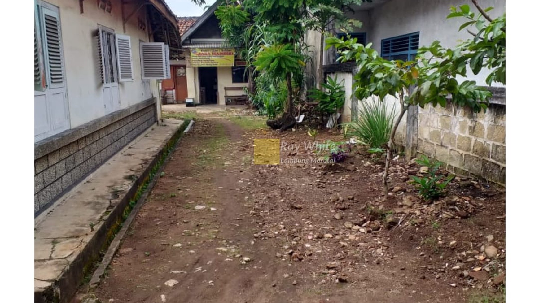 Dijual Tanah Bonus Bangunan di depan Xaverius tr