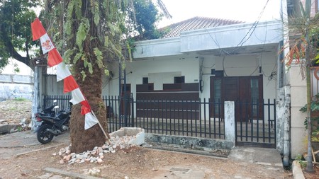 Rumah murah dalam komplek jalan besar di Cempaka Putih Tengah