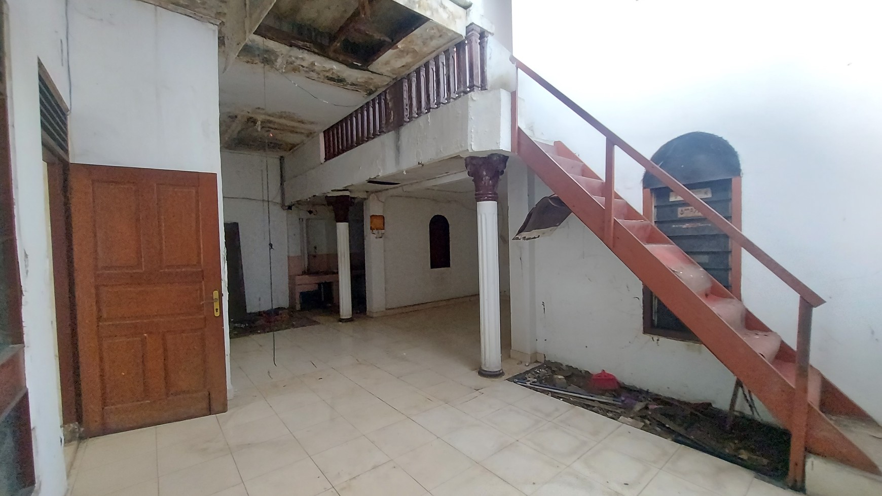 Rumah murah dalam komplek jalan besar di Cempaka Putih Tengah