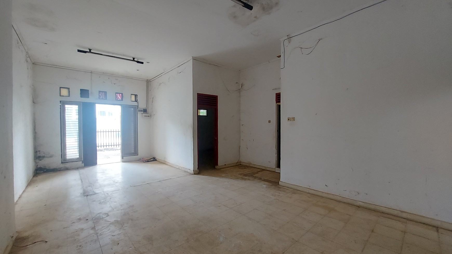 Rumah murah dalam komplek jalan besar di Cempaka Putih Tengah