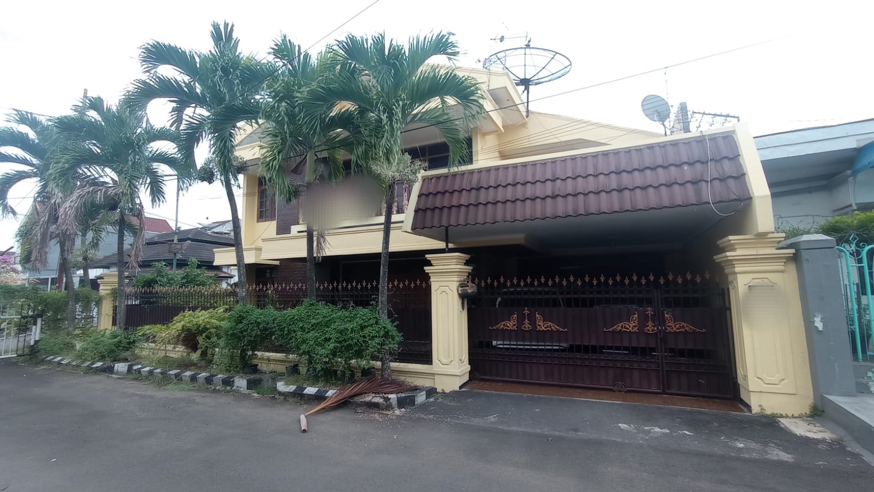 Rumah Mewah 2 Lantai, Belakang RS dr. Soepraoen