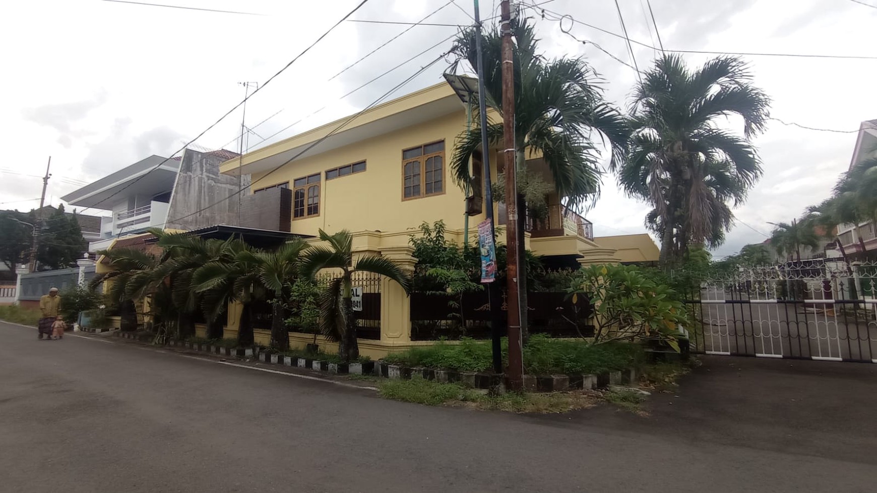 Rumah Mewah 2 Lantai, Belakang RS dr. Soepraoen