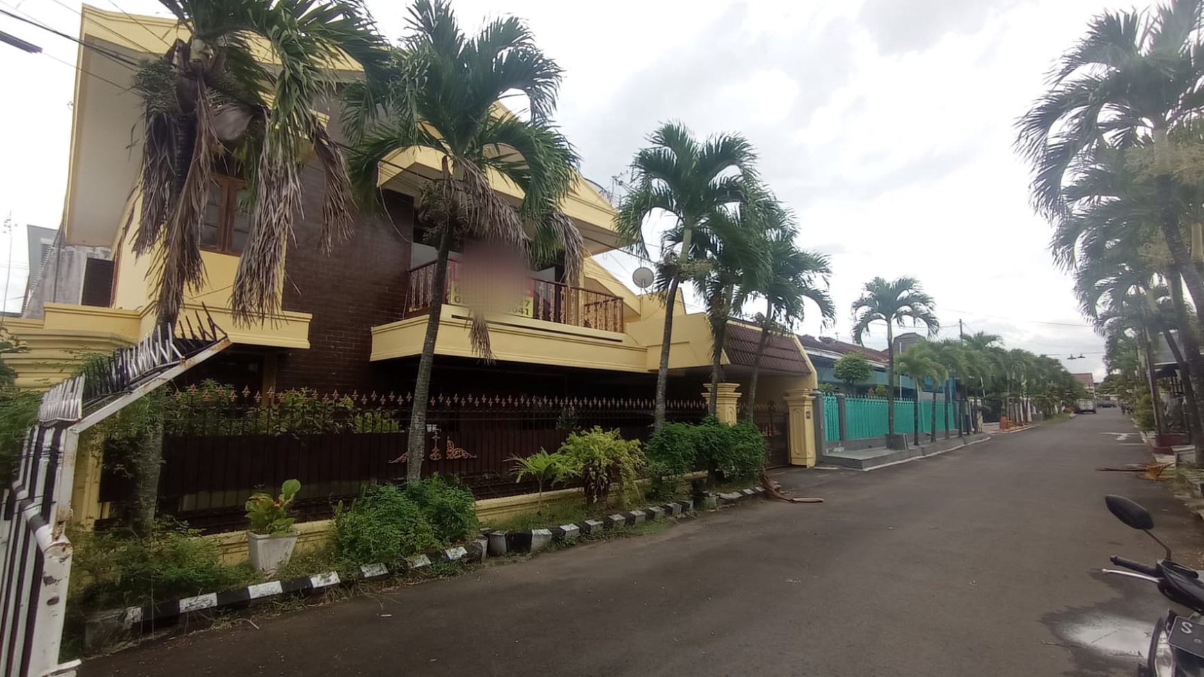 Rumah Mewah 2 Lantai, Belakang RS dr. Soepraoen