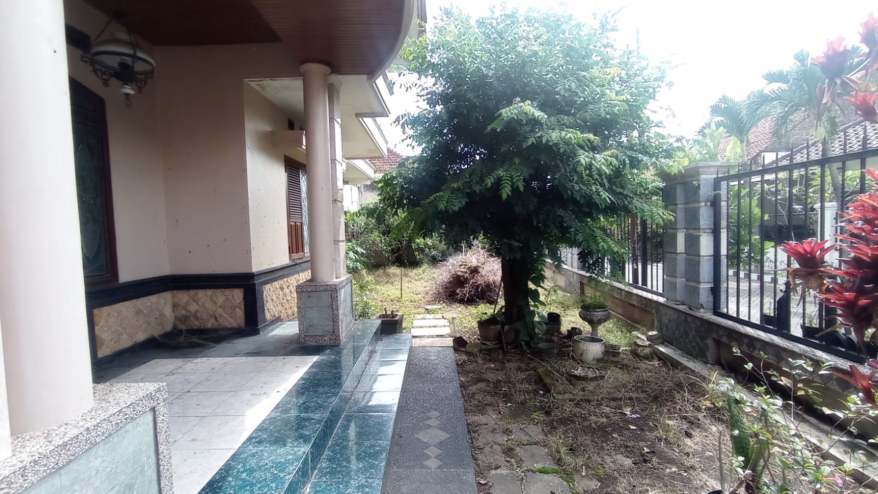 Rumah Mewah Harga Tanah, Luas & Butuh Renovasi, Borobudur Agung