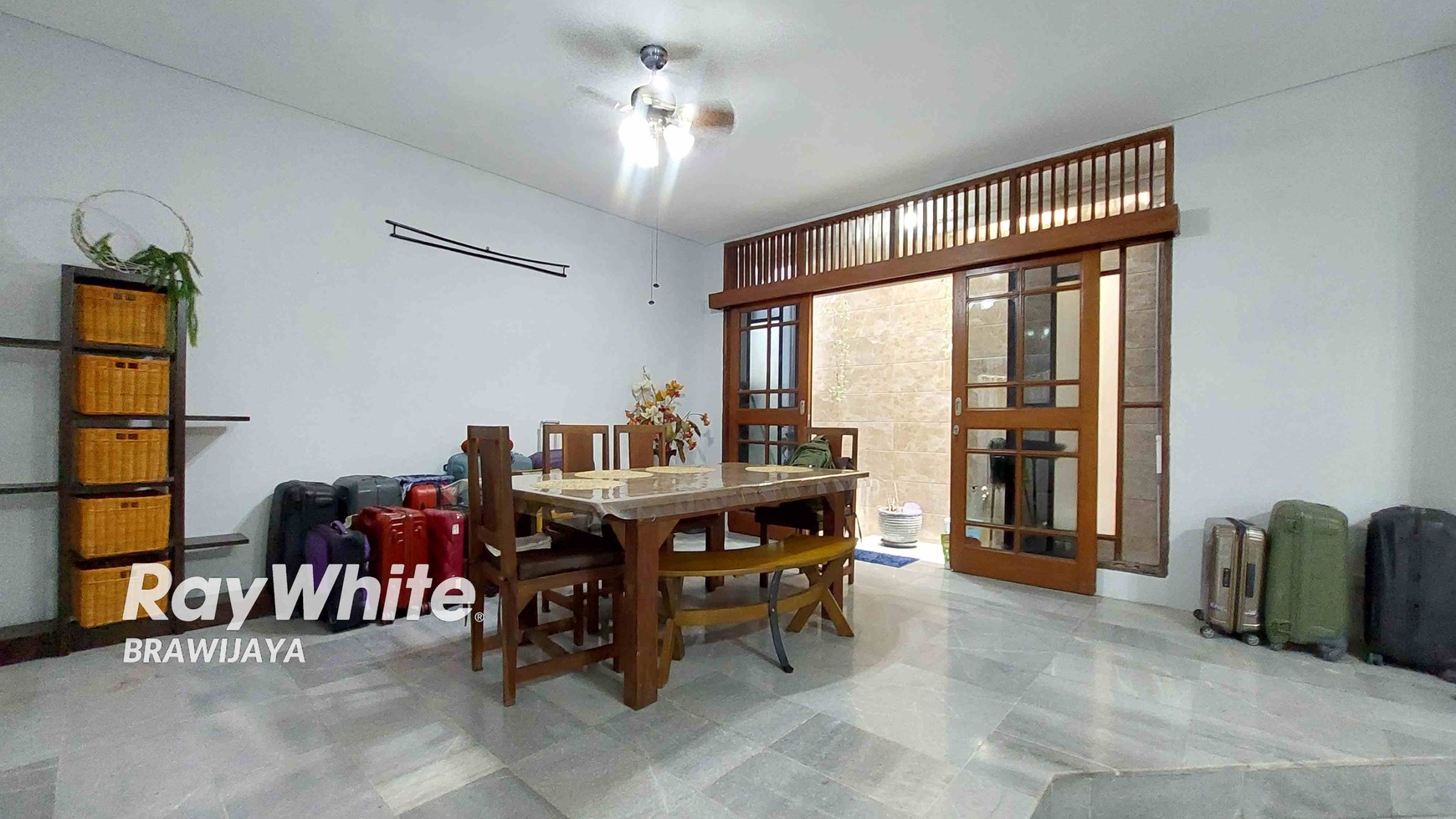 RUMAH DI BUMI KARANG INDAH, LEBAK BULUS, DI HOOK, FURNISHED, 4 BR