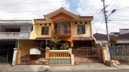 Rumah 2 Lantai, Terawat & Siap Huni, Raya Sudimoro