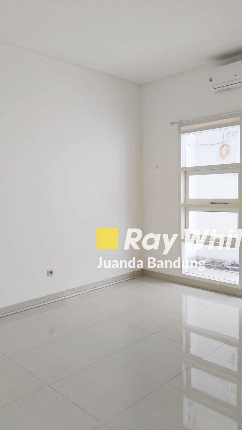 Rumah 2 lantai Semifurnished di Sukahaji Permai Sayap Sukahaji Setra sari Bandung utara siap huni