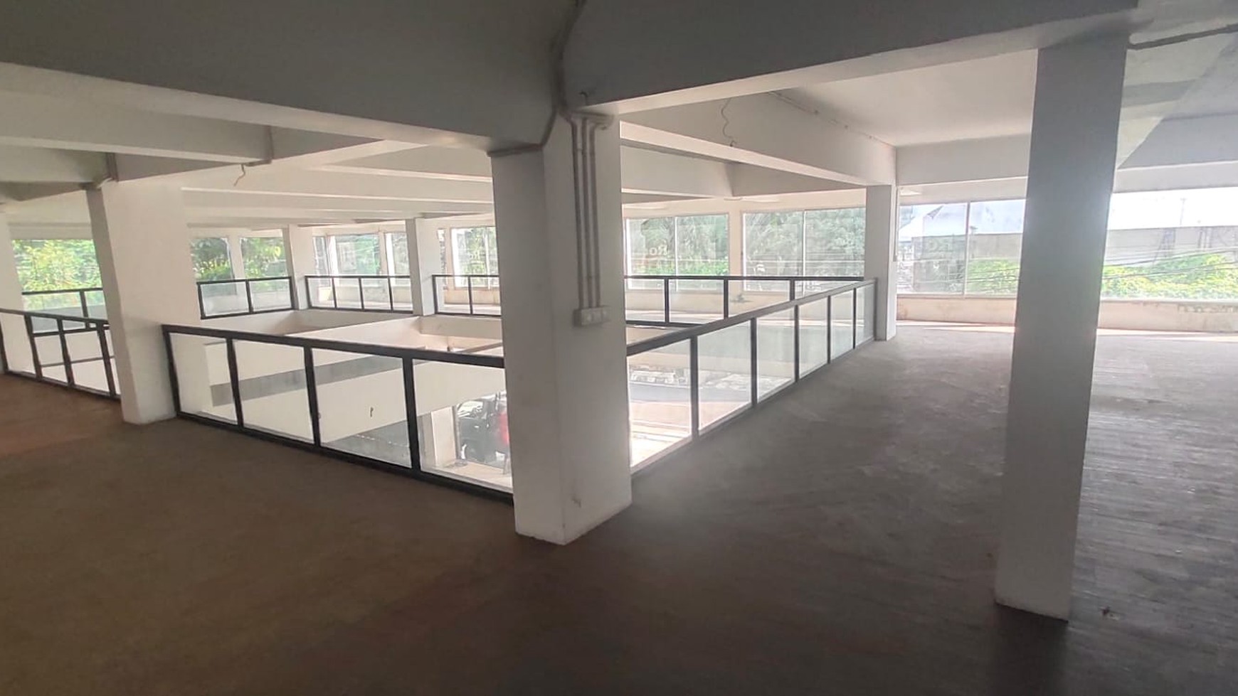 Dijual 837 m2 Gedung Ruko Surabaya Pusat kota - Jl.Genteng  Kali Plus Parkiran Mobil 12 Mobil Strategis Nol Jalan Raya Komersial Cocok buat Segala Usaha