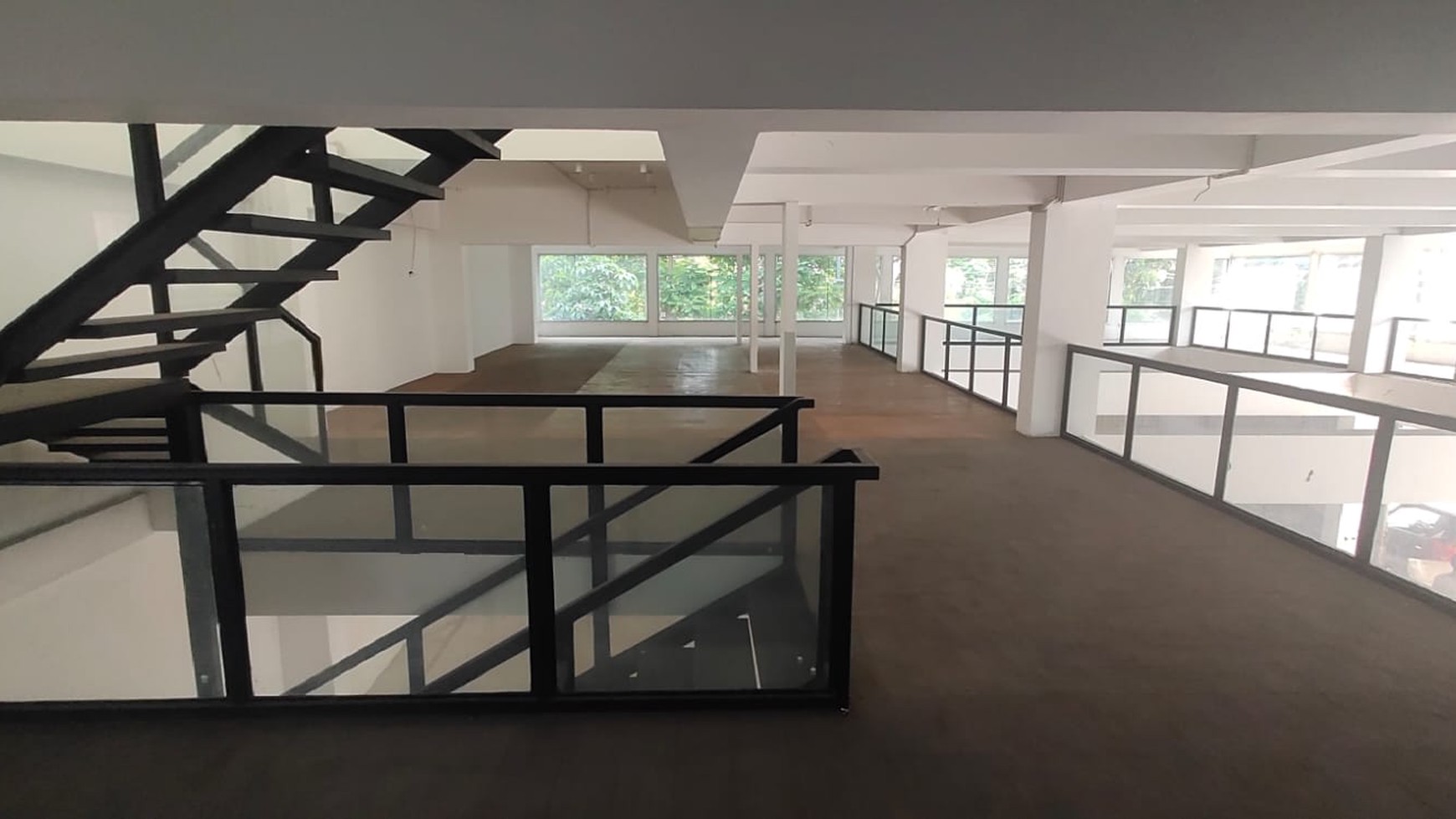 Dijual 837 m2 Gedung Ruko Surabaya Pusat kota - Jl.Genteng  Kali Plus Parkiran Mobil 12 Mobil Strategis Nol Jalan Raya Komersial Cocok buat Segala Usaha