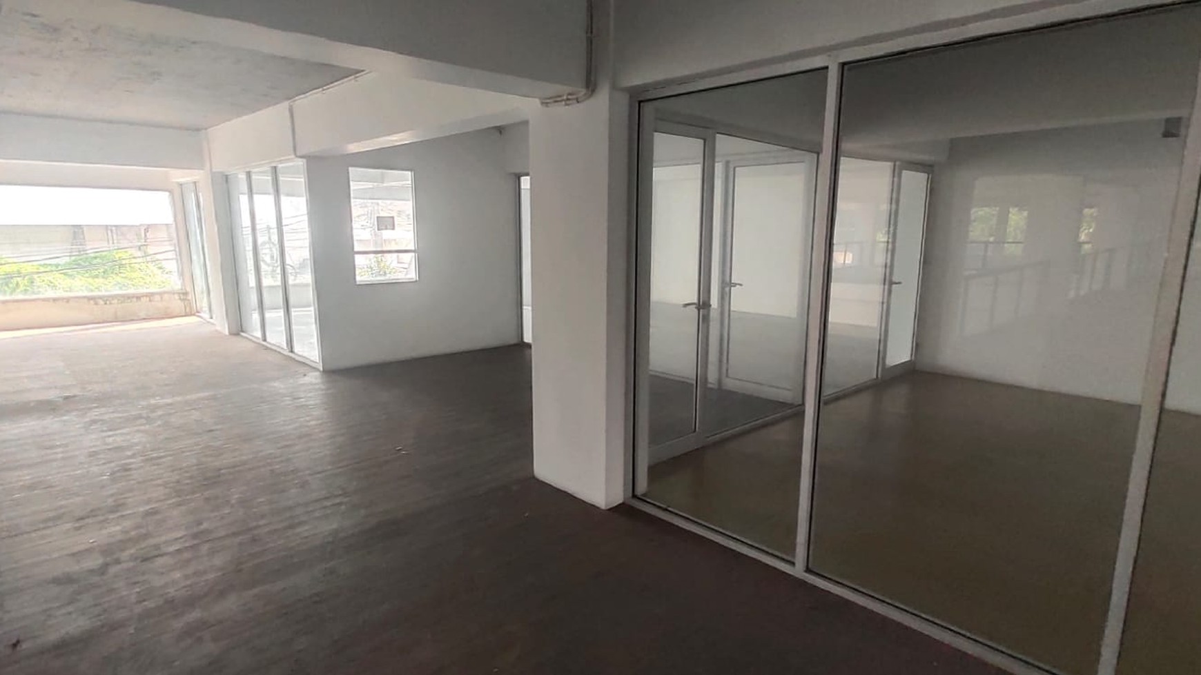 Dijual 837 m2 Gedung Ruko Surabaya Pusat kota - Jl.Genteng  Kali Plus Parkiran Mobil 12 Mobil Strategis Nol Jalan Raya Komersial Cocok buat Segala Usaha