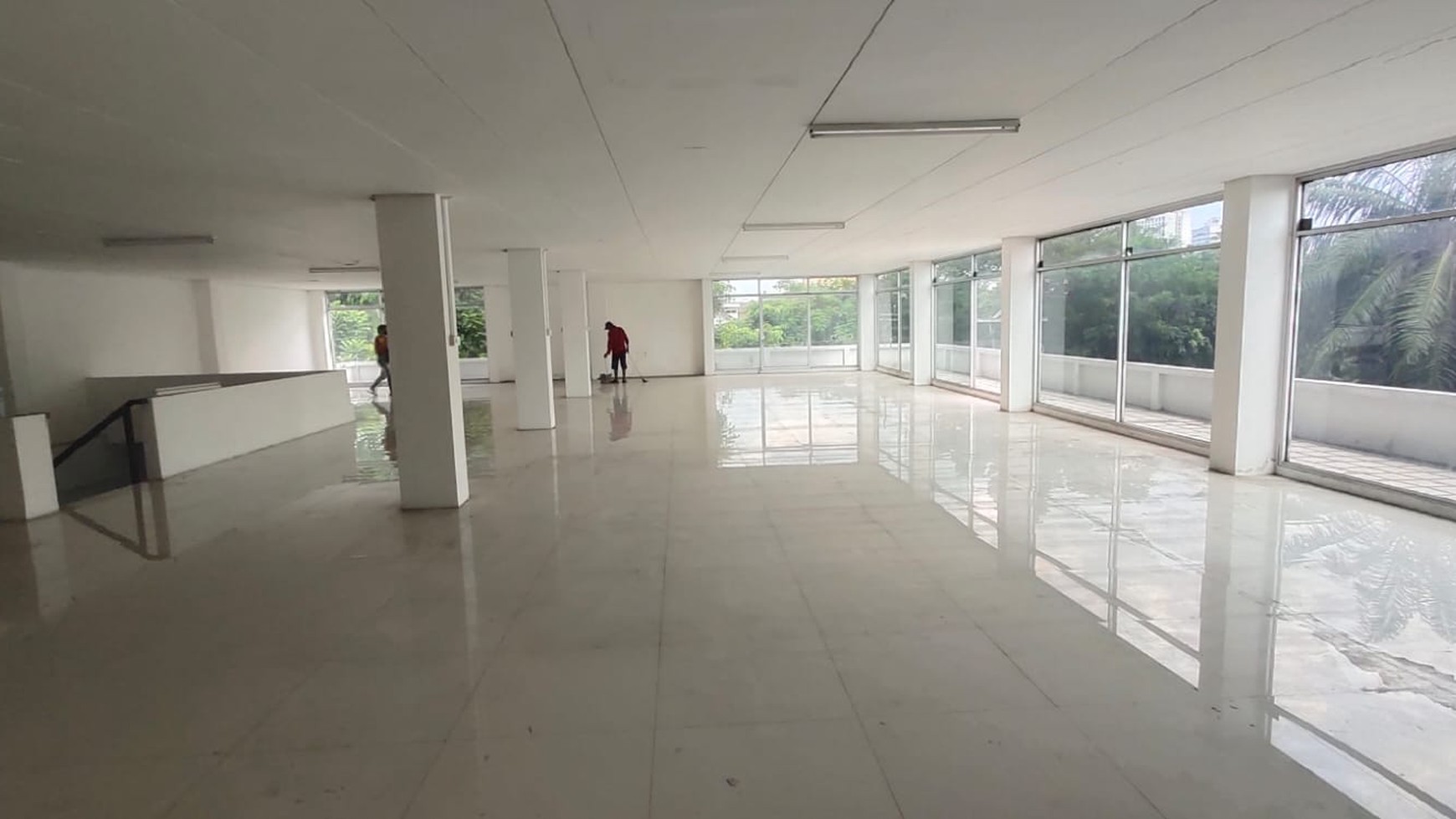 Disewakan 837 m2 Gedung Ruko Surabaya Pusat Kota Jl.Genteng Kali - Parkiran Luas 12 Mobil - Nol Jalan Raya Komersial Area cocok buat Segala Usaha