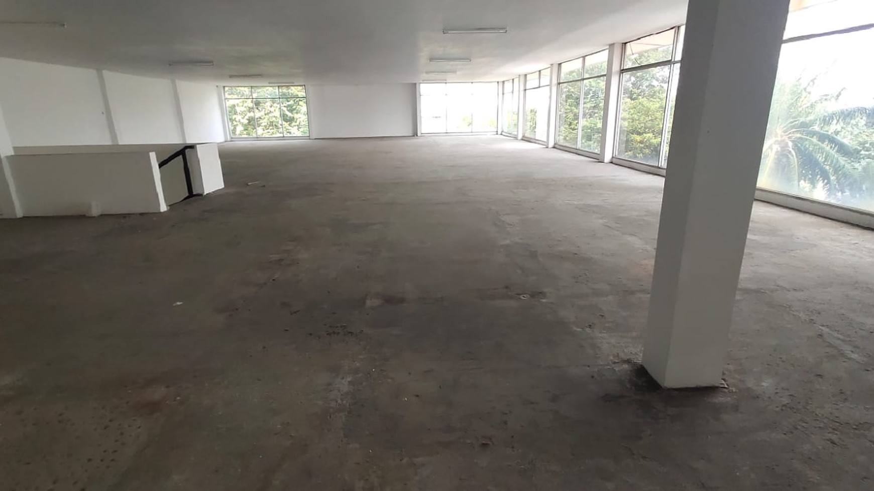 Disewakan 837 m2 Gedung Ruko Surabaya Pusat Kota Jl.Genteng Kali - Parkiran Luas 12 Mobil - Nol Jalan Raya Komersial Area cocok buat Segala Usaha