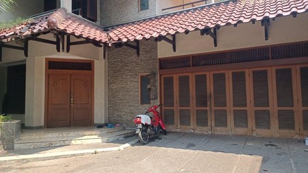Rumah di Jalan Utama Pondok Indah 