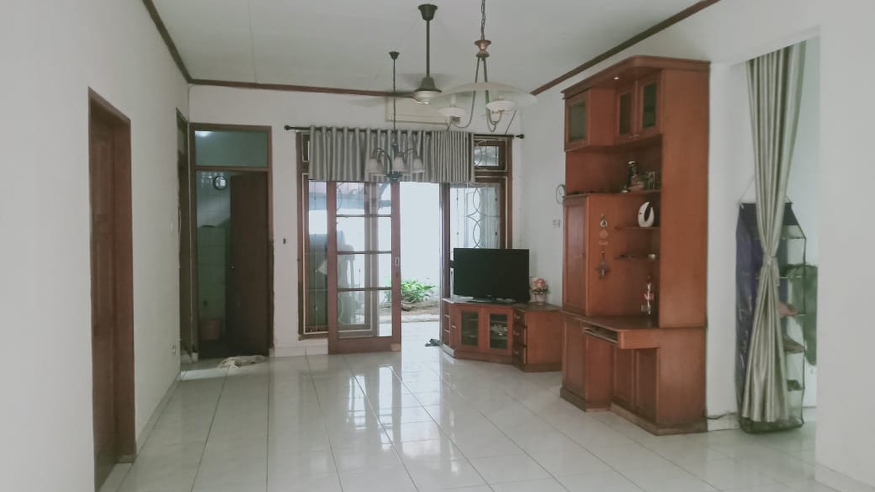 Rumah Lokasi Strategis dan Semi Furnished @Taman Cipulir Estate, Cipadu