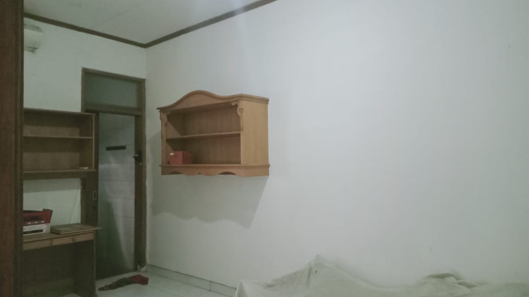 Rumah Lokasi Strategis dan Semi Furnished @Taman Cipulir Estate, Cipadu