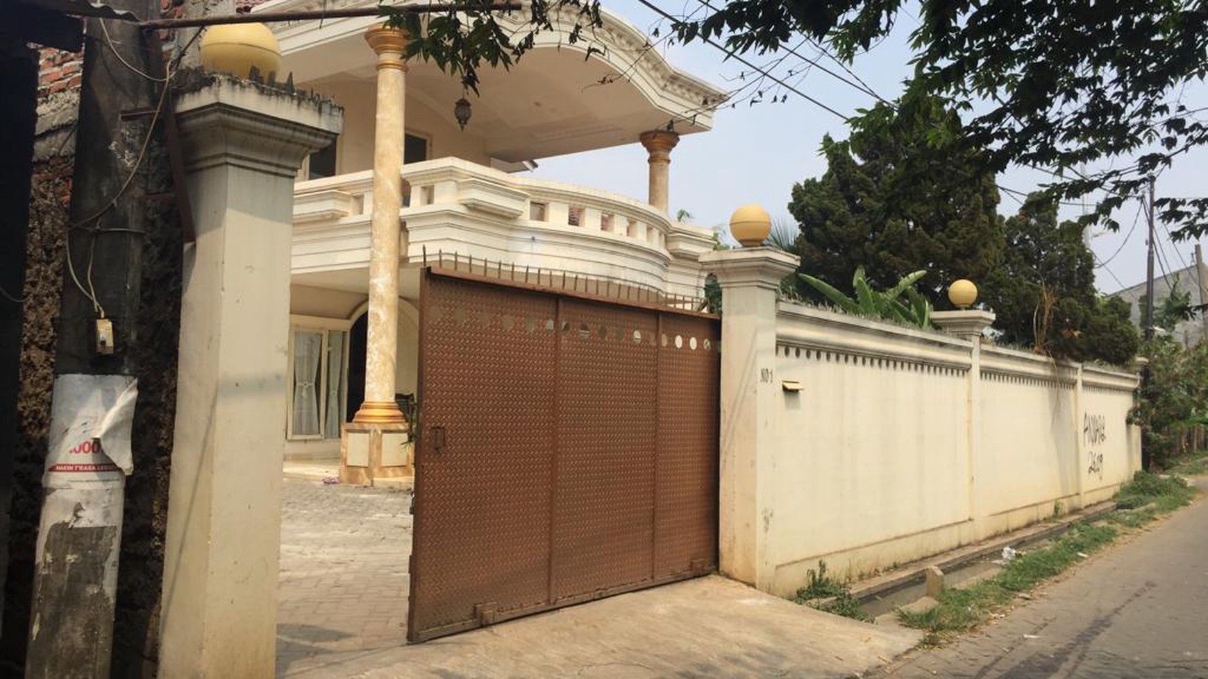 RUMAH LUAS 6000 Meter, di Pondok Jagung Utara, Harga 10 M, NEGO.