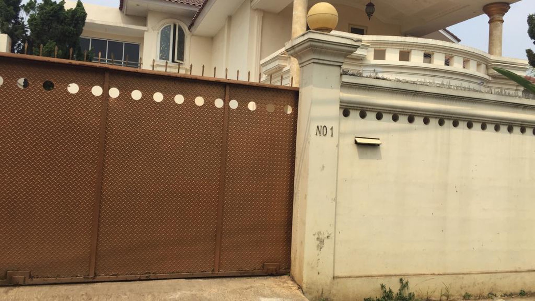 RUMAH LUAS 6000 Meter, di Pondok Jagung Utara, Harga 10 M, NEGO.