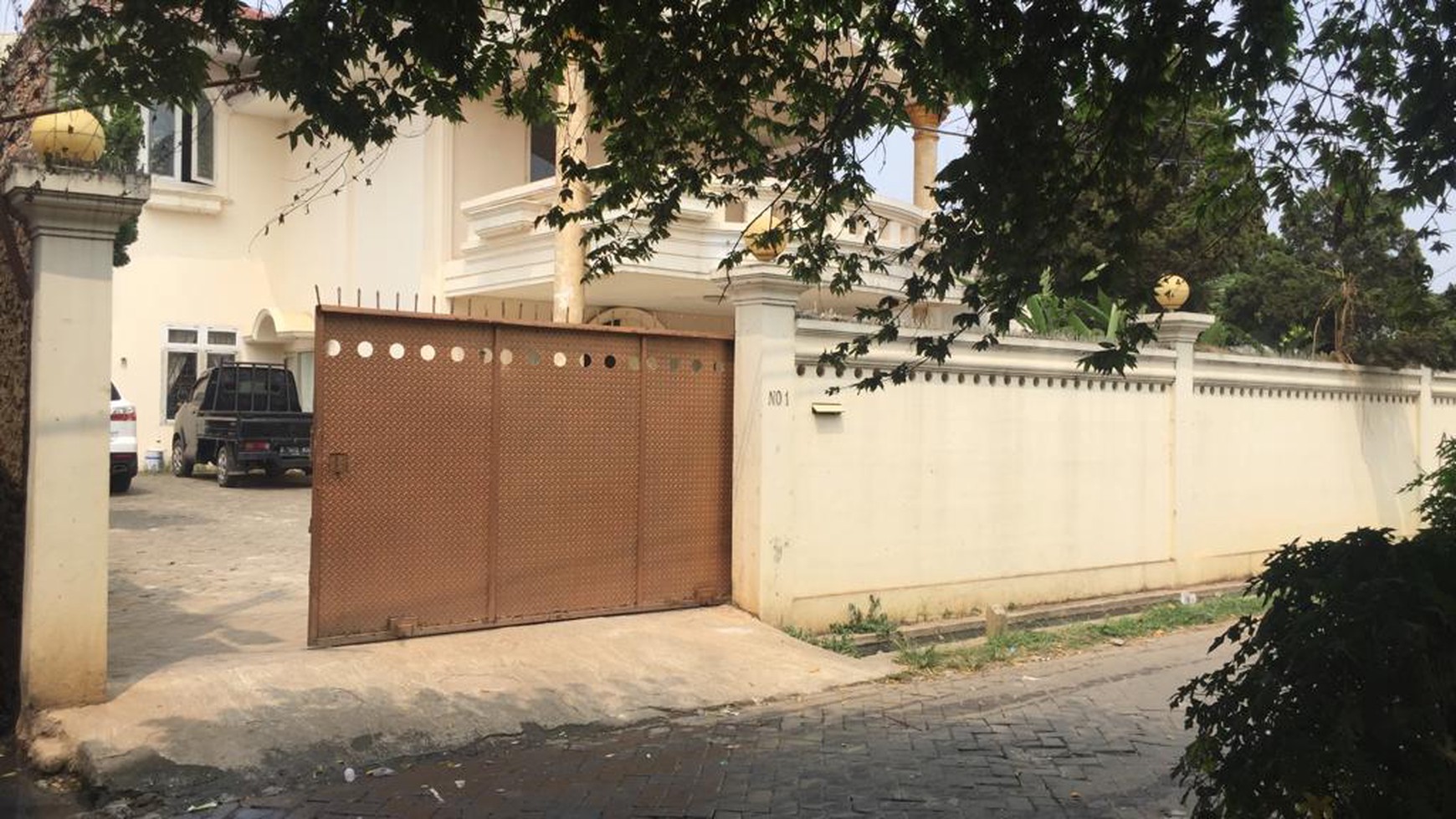 RUMAH LUAS 6000 Meter, di Pondok Jagung Utara, Harga 10 M, NEGO.