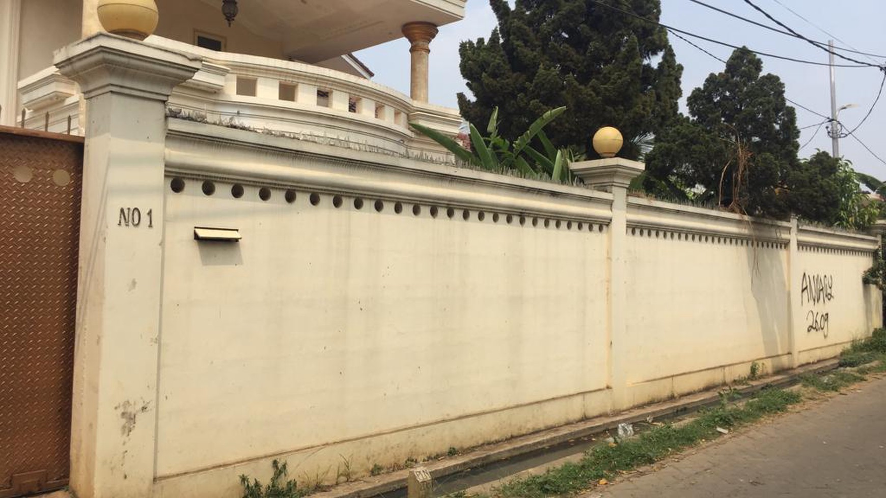RUMAH LUAS 6000 Meter, di Pondok Jagung Utara, Harga 10 M, NEGO.