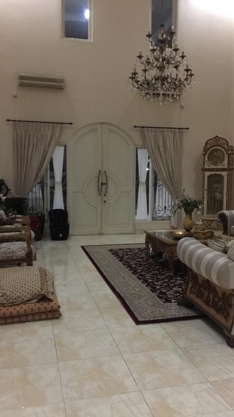 RUMAH LUAS 6000 Meter, di Pondok Jagung Utara, Harga 10 M, NEGO.