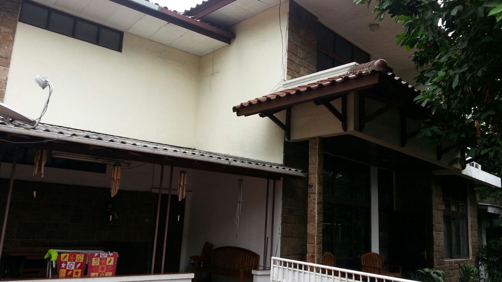 Rumah (Tanah & Bangunan 2 lantai) hitung tanah , lokasi strategis cocok utk usaha, pinggir jalan,  di  Kebayoran Baru Jaksel 