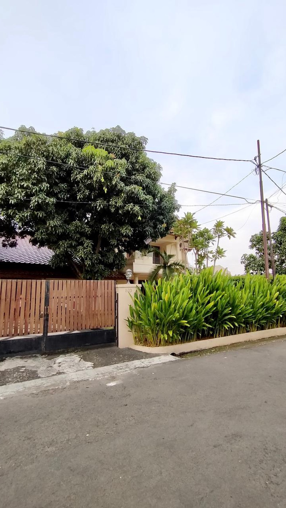 Cipete - Dijual Rumah Dalam Kompleks,Jarang Ada Harga Menarik