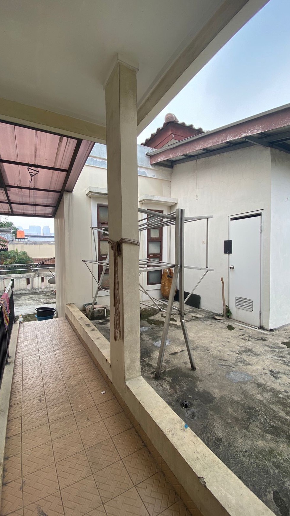 Rumah Jl Emesde Area Kemang Selatan ,Lingkungan Tenang